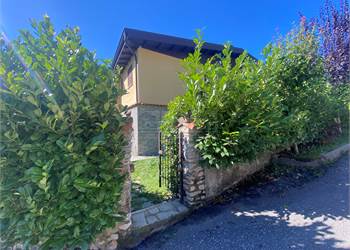 San Giacomo casa con Giardino terrazzo box cantina